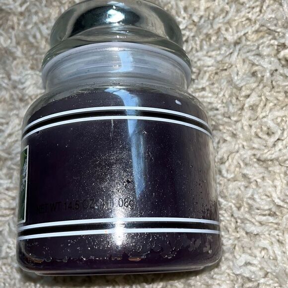 Yankee Candle Lilac Blossoms 14.5 oz Retired Rare Black Band Purple - Picture 7 of 8